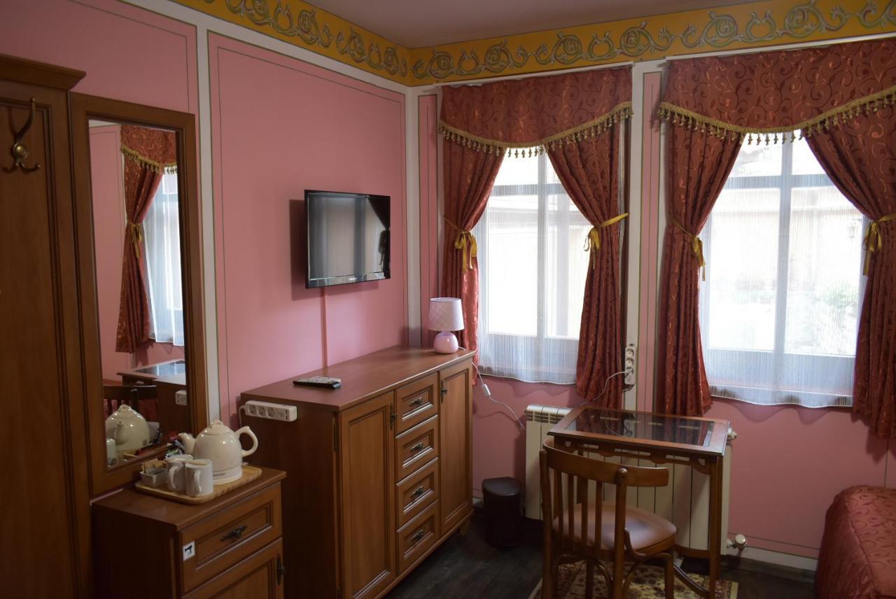 Family Hotel at Renaissance Square Plovdiv Extérieur photo