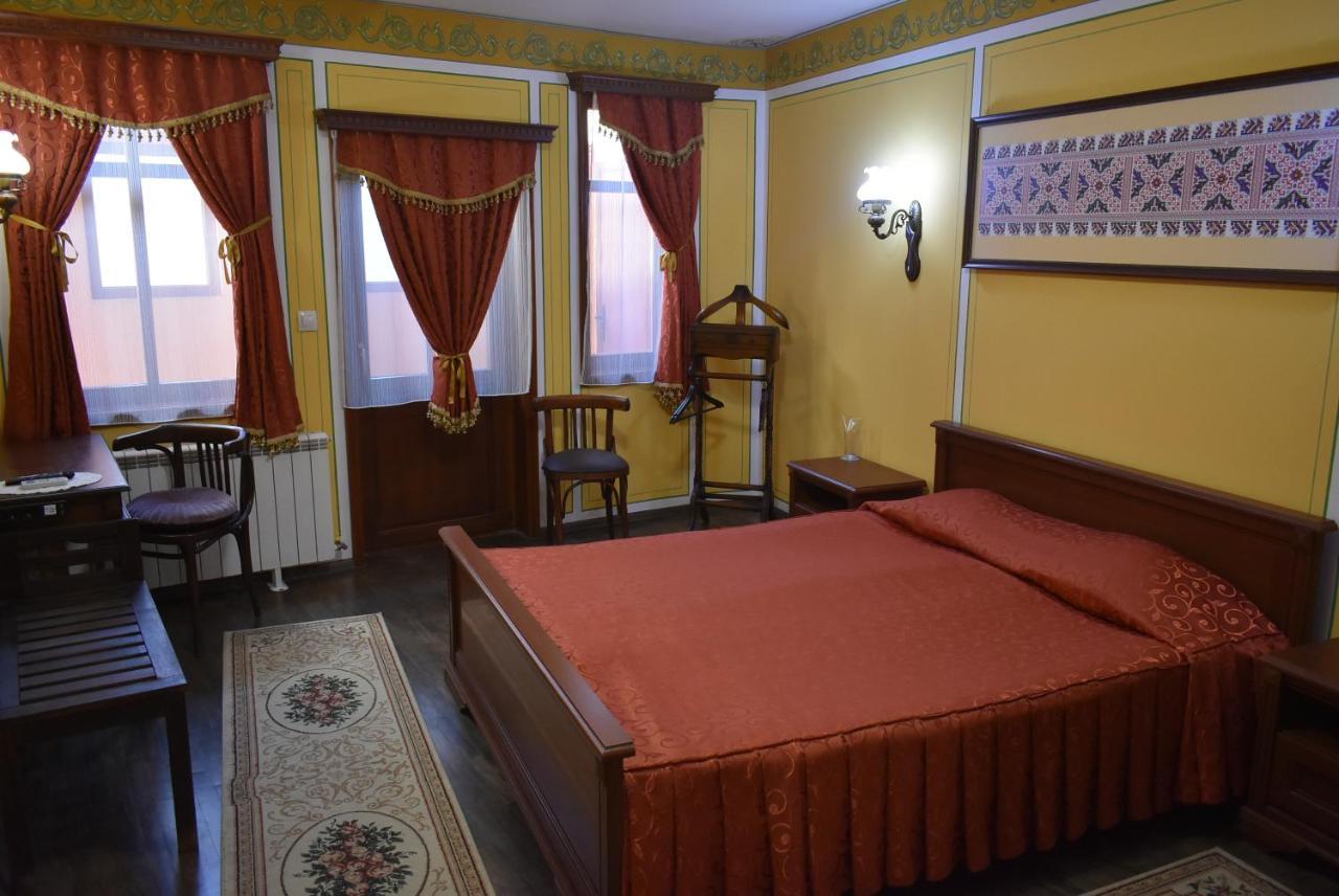 Family Hotel at Renaissance Square Plovdiv Extérieur photo