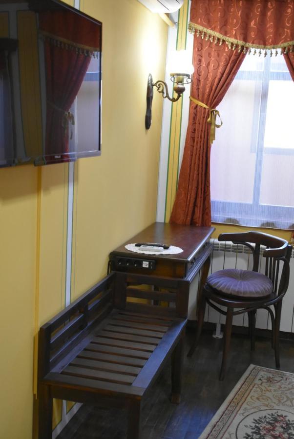 Family Hotel at Renaissance Square Plovdiv Extérieur photo
