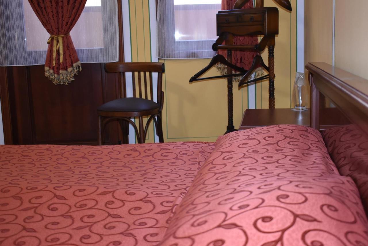 Family Hotel at Renaissance Square Plovdiv Extérieur photo
