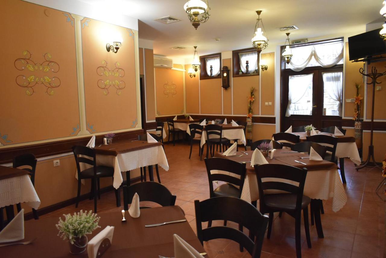 Family Hotel at Renaissance Square Plovdiv Extérieur photo