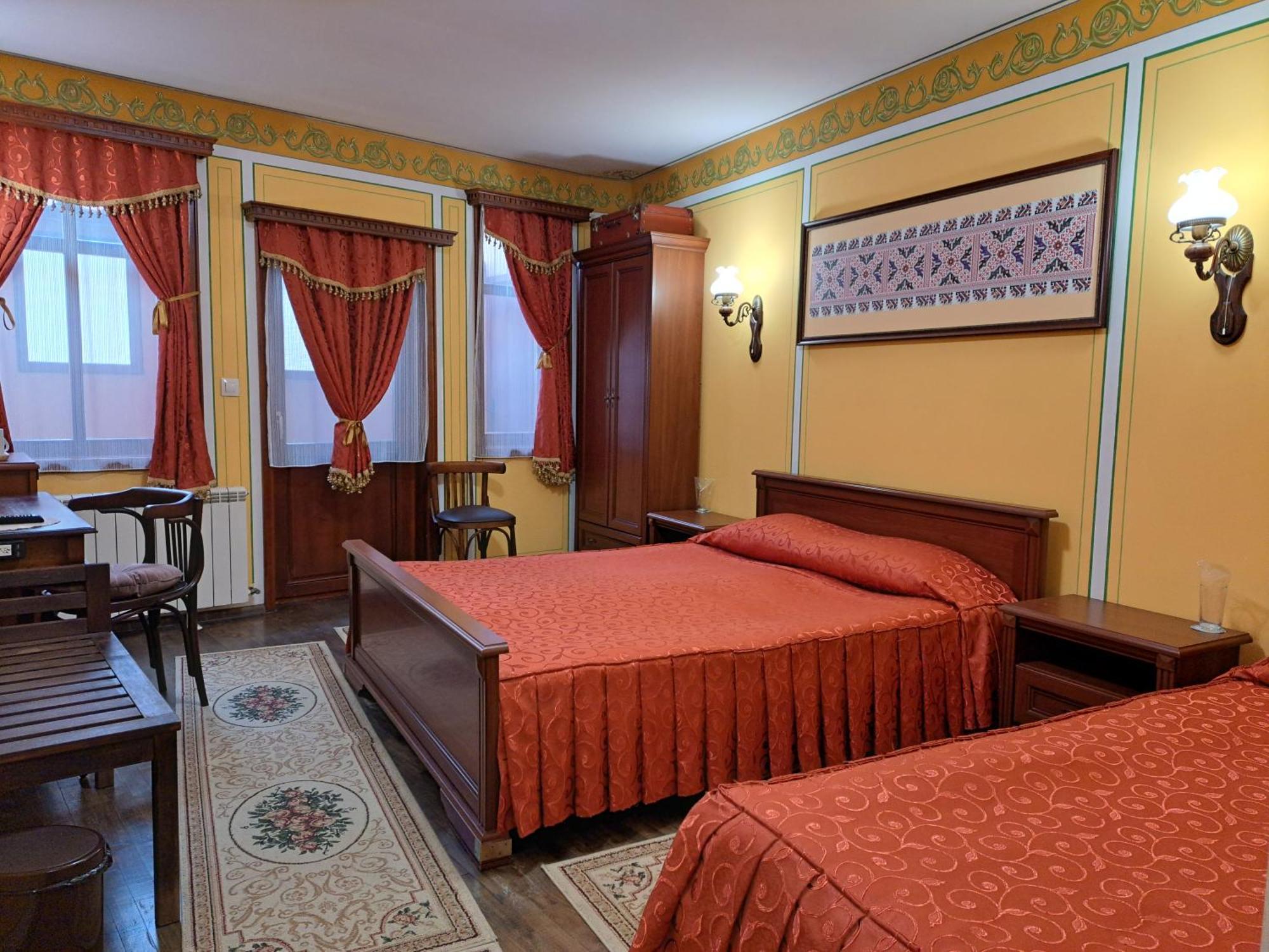 Family Hotel at Renaissance Square Plovdiv Extérieur photo