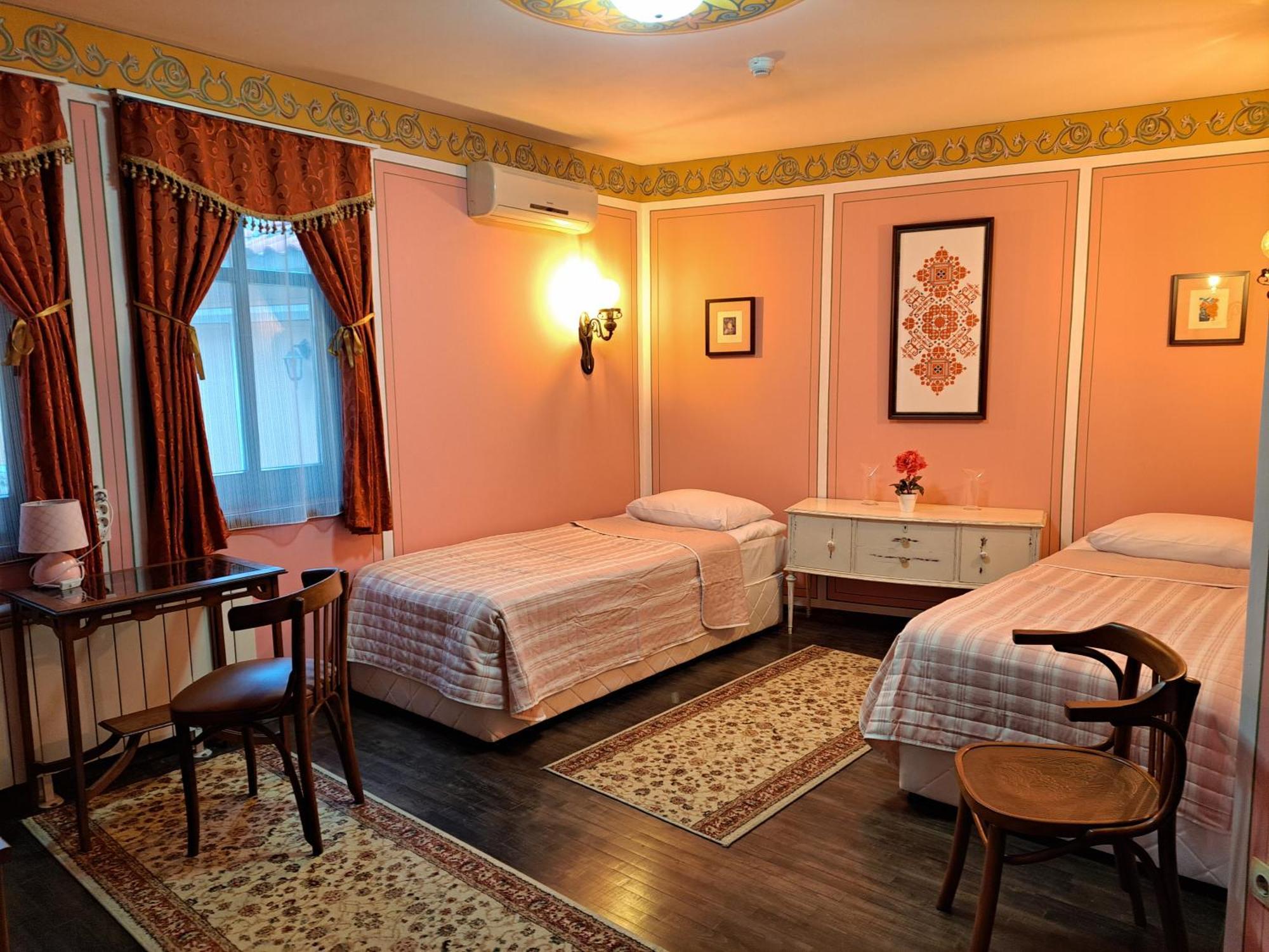 Family Hotel at Renaissance Square Plovdiv Extérieur photo