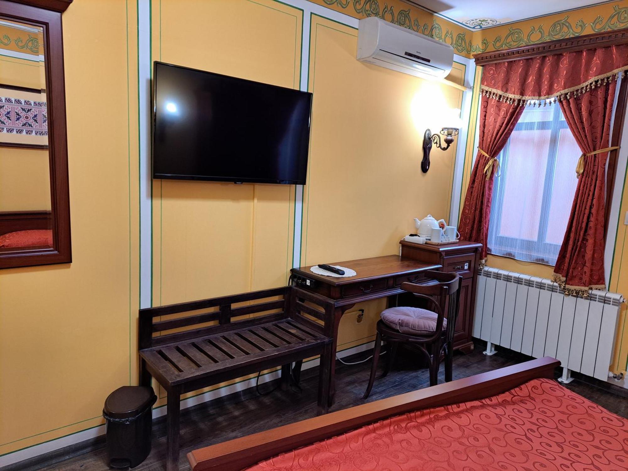Family Hotel at Renaissance Square Plovdiv Extérieur photo