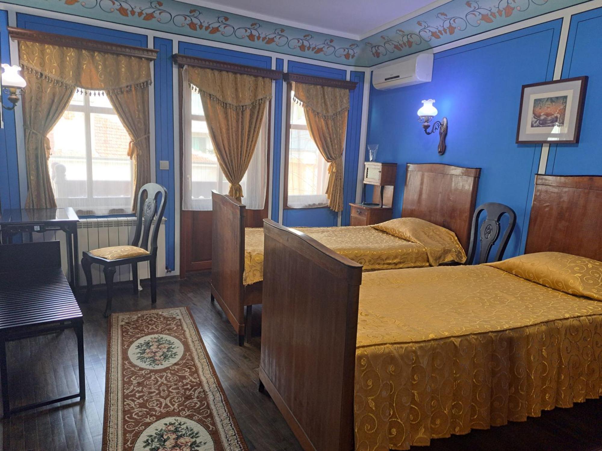 Family Hotel at Renaissance Square Plovdiv Extérieur photo