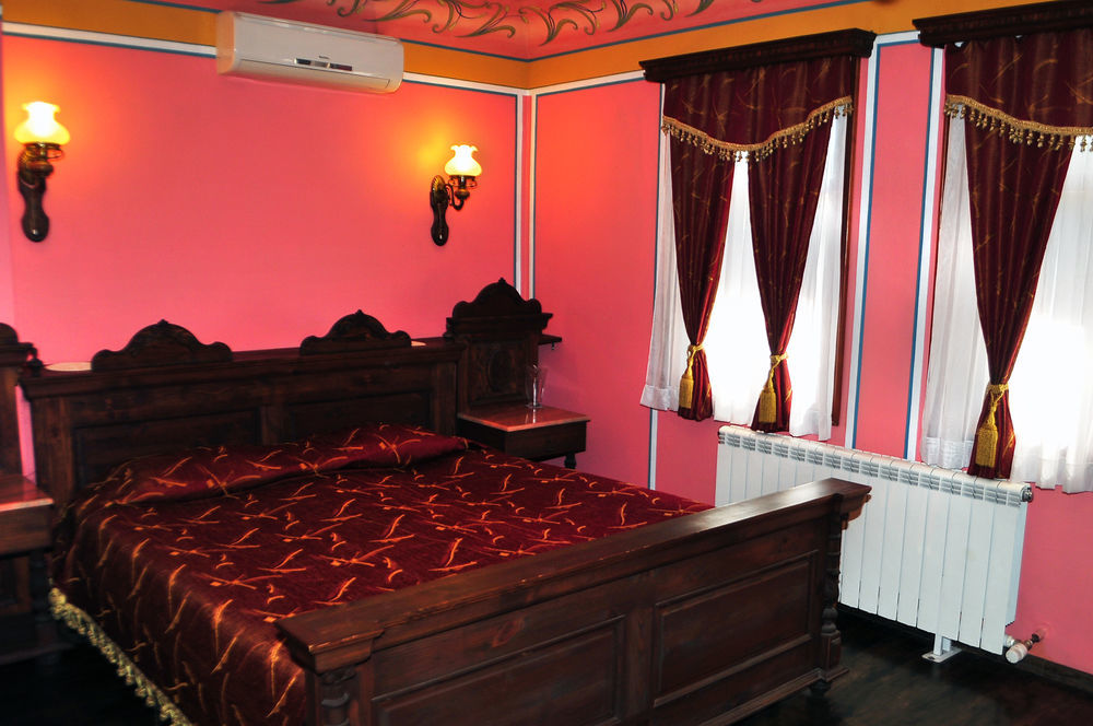 Family Hotel at Renaissance Square Plovdiv Extérieur photo
