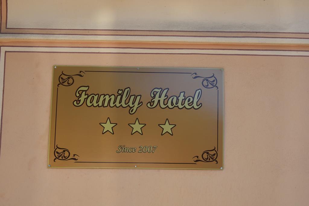 Family Hotel at Renaissance Square Plovdiv Extérieur photo