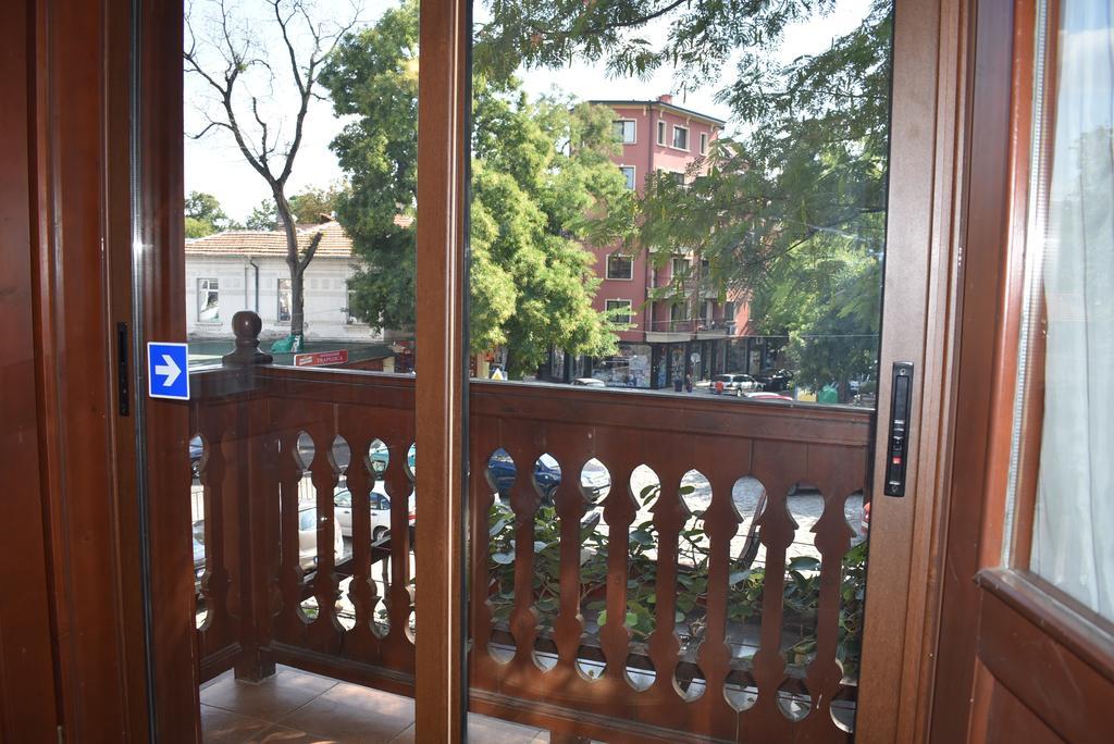 Family Hotel at Renaissance Square Plovdiv Extérieur photo