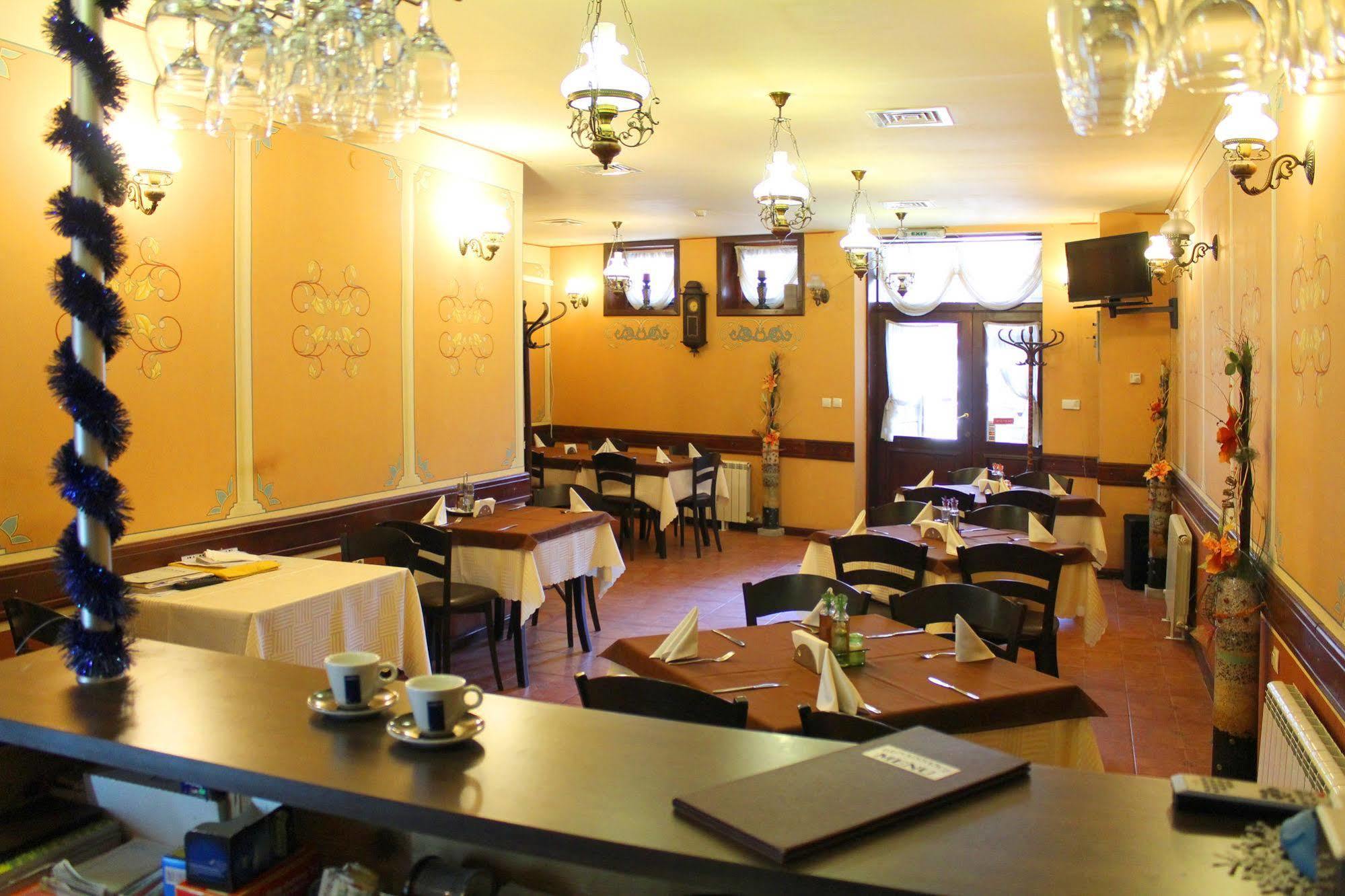 Family Hotel at Renaissance Square Plovdiv Extérieur photo